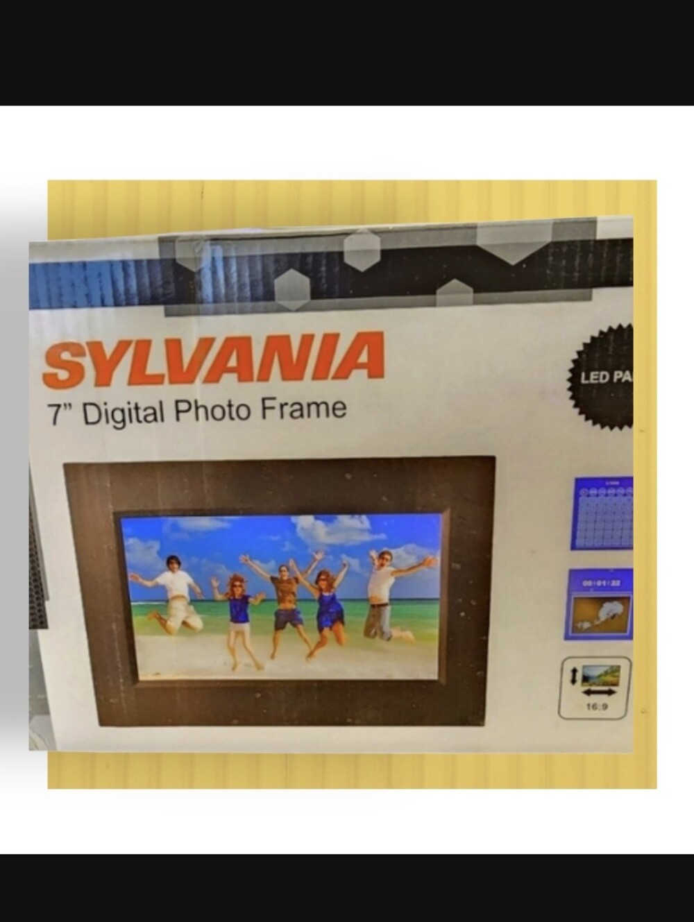 Sylvania Digital Photo Frame 7in  *NWT*